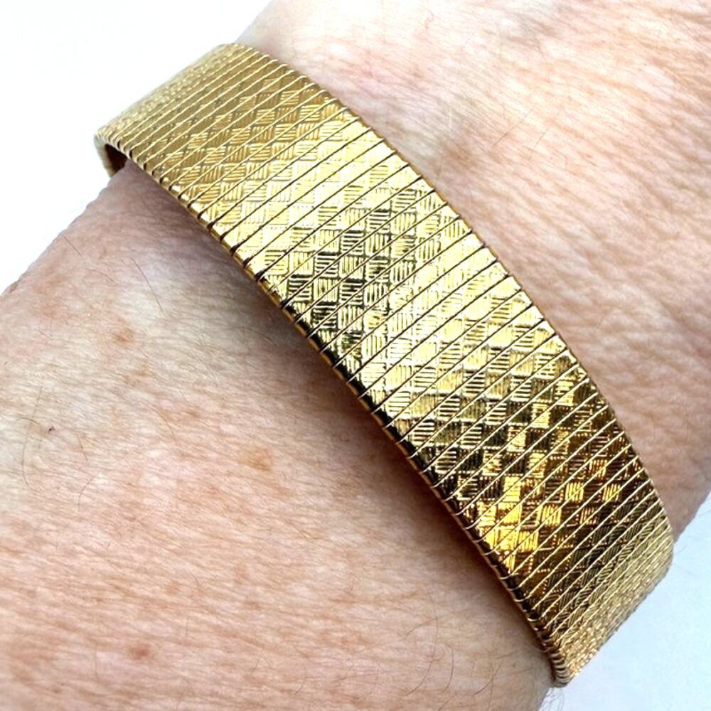 Vintage Napier 1980s Gold Tone Textured Herringbone Mesh Buckle Bracelet Signed